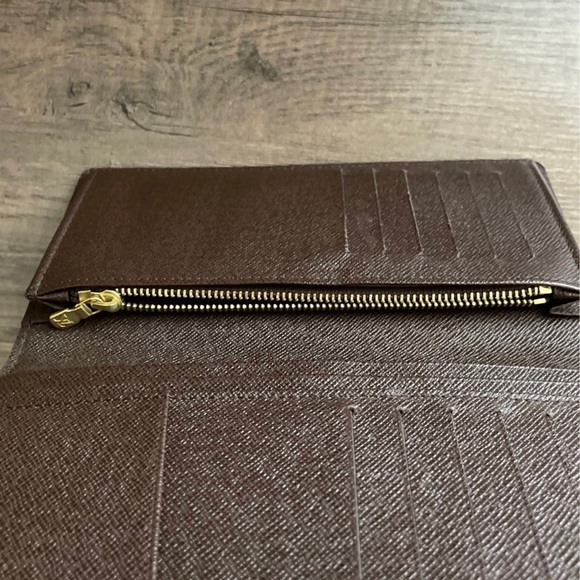 Louis Vuitton Wallet - Picture 6 of 7